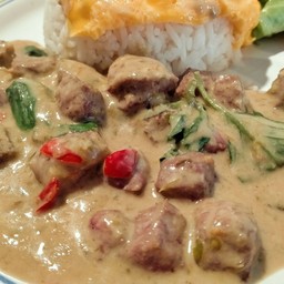 ข้าวเขียวหวานเนื้อย่าง