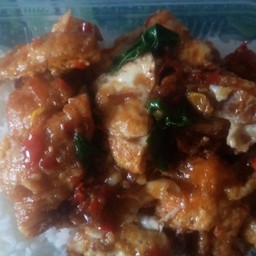 ข้าวกระเพราไข่ดาว