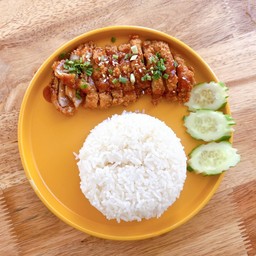 ข้าวไก่กรอบซอสเกาหลี