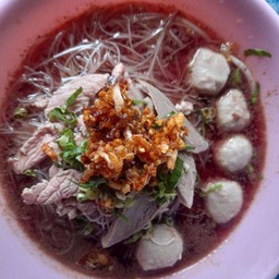 เส้นใหญ่เนื้อน้ำตกพิเศษ