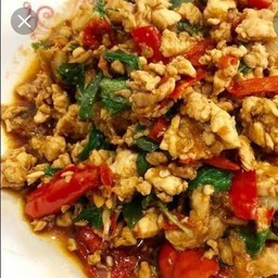 กระเพราเต้าหู้หมูสับราดข้าว