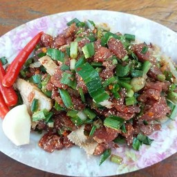 ก้อยหมูมะนาวดิบ