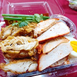 ข้่าวหมูแดง+ไก่กรอบ