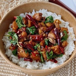 กระเพราเนื้อพริกแห้งสูตรโบราณ