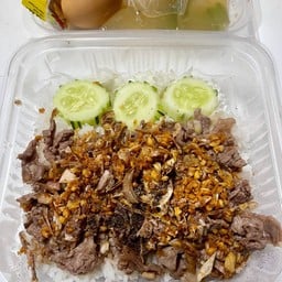 ข้าวเนื้อทอดกระเทียม