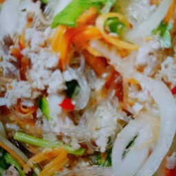 ยำวุ้นเส้น