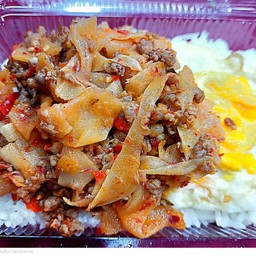 ข้าวหน่อไม้พริกแกงหมูสับ+ไข่ดาว