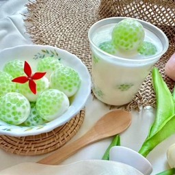 สาคูใบเตยพุดดิ้งมะพร้าวอ่อนนมสด