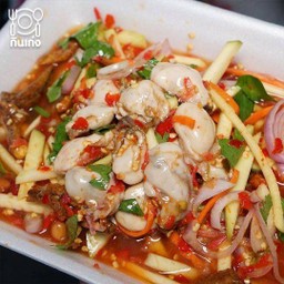 ยำหอยนางรมมะม่วงเปรี้ยวๆปลาร้านัวๆ