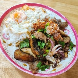 เหลาทอดกระเทียมพริกไท (ราดข้าว)