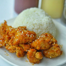 ข้าวไก่ไม่มีกระดูกคลุกซอส