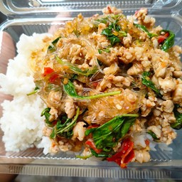 ข้าวกะเพราวุ้นเส้นหมูสับ