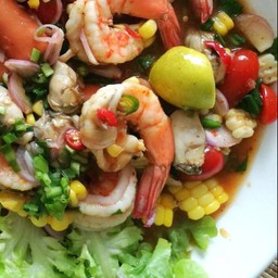 ยำหอยนางรมกุ้งสุกข้าวโพดปลาร้านัวๆ