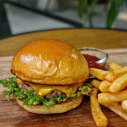 เบอร์เกอร์เนื้อ(Dry Aged  Beef Patty)