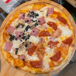 Half pizza (ฮาร์ฟ พิซซ่า เลือกสองหน้าในถาด)