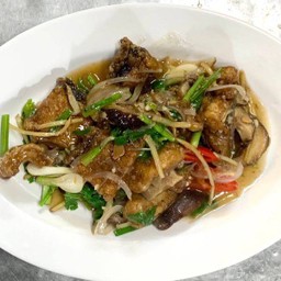 ปลากะพงสดผัดขึ้นฉ่าย