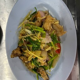 ปลากะพงทอดผัดขึ้นฉ่าย