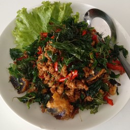 กะเพราไข่เยี่ยวม้า(กับข้าว)