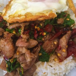 กระเพราหมูชิ้น+ไข่ดาว