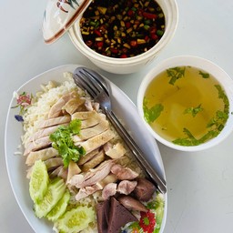 นายโหน่ง ข้าวมันไก่ตอน ก๋วยเตี๋ยวไก่มะระ