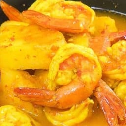 แกงเหลืองสับปะรดกุ้ง
