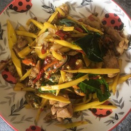 กระเพรารวมหน่อไม้