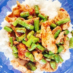 ข้าวผัดพริกแกง