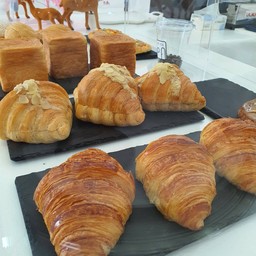 ครัวซองเนยสดฝรั่งเศส ตัวใหญ่ อิ่มจุใจ 😋