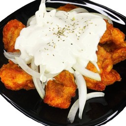 สะโพกไก่ทอดซอสซาวครีมและหัวหอม