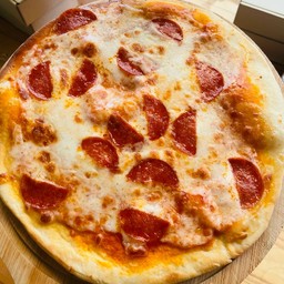 Pepperoni pizza (เปปเปอโรนี)