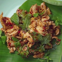 ยำหมูน้ำพริกเผา