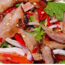 ยำคอหมูย่าง