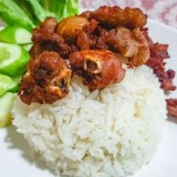 ก๋วยเตี๋ยวและข้าวหมูแดงสามพี่น้อง