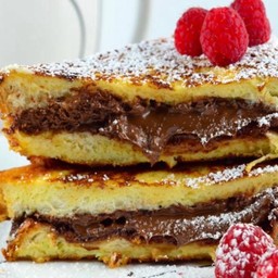 เฟรนซ์โทสต์นูเทลล่า สตรอว์เบอร์รี่