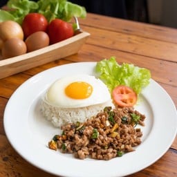 ข้าวผัดพริกเกลือ ไข่ดาว