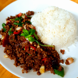 ข้าวกะเพราเนื้อสับพริกแห้ง