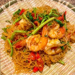 ผัดหมี่กระเฉดกุ้ง