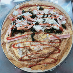 พิซซ่าซอส/ไข่ไก่/มอสซาเรลลาชีส/แฮม/ไส้กรอก/ผักโขม