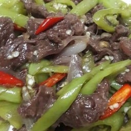 เนื้อผัดพริกหยวกราดข้าว