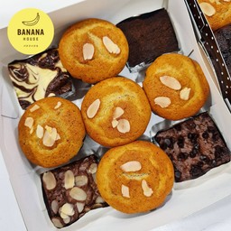 กล่องรวม 9 ชิ้น (เค้กกล้วยหอม 5 ชิ้น, บราวนี่ 4 ชิ้น)