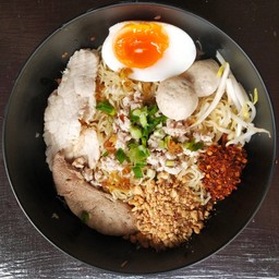 ก๋วยเตี๋ยวต้มยำไข่มะตูม เจ๊เลี้ยง