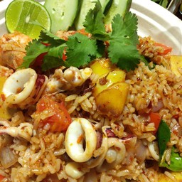 ข้าวผัดต้มยำทะเล