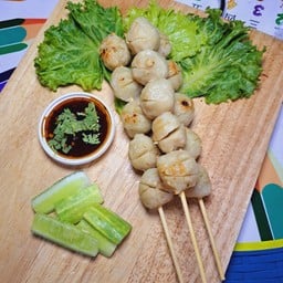 ลูกชิ้นย่าง โค้งแก้วฟ้า
