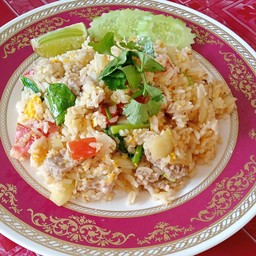 ข้าวผัดเนื้อ