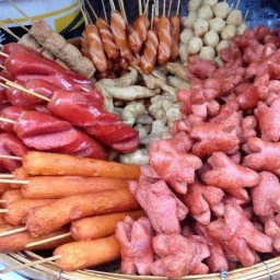 ไก่ย่างเเดงโบราณ ลูกชิ้นย่าง  ปลาหมึก