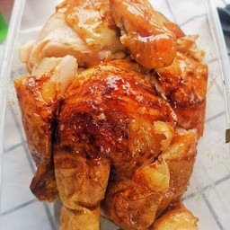 ไก่ย่างครึ่งตัว พร้อมน้ำจิ้ม