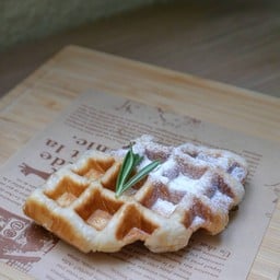 Plain Croffle with Powder Sugar