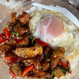 กระเพราหมูกรอบ เมนูแนะนำ ของทางร้าน