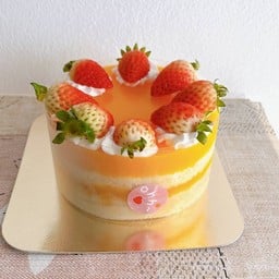 ครึ่งปอนด์ เค้กส้มหน้านิ่ม ตกแต่งสตรอว์เบอร์รี่สด