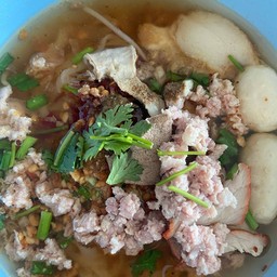 ก๋วยเตี๊ยวนำ้ หมู